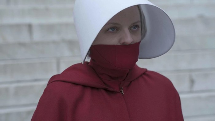 The handmaid's tale discussion questions